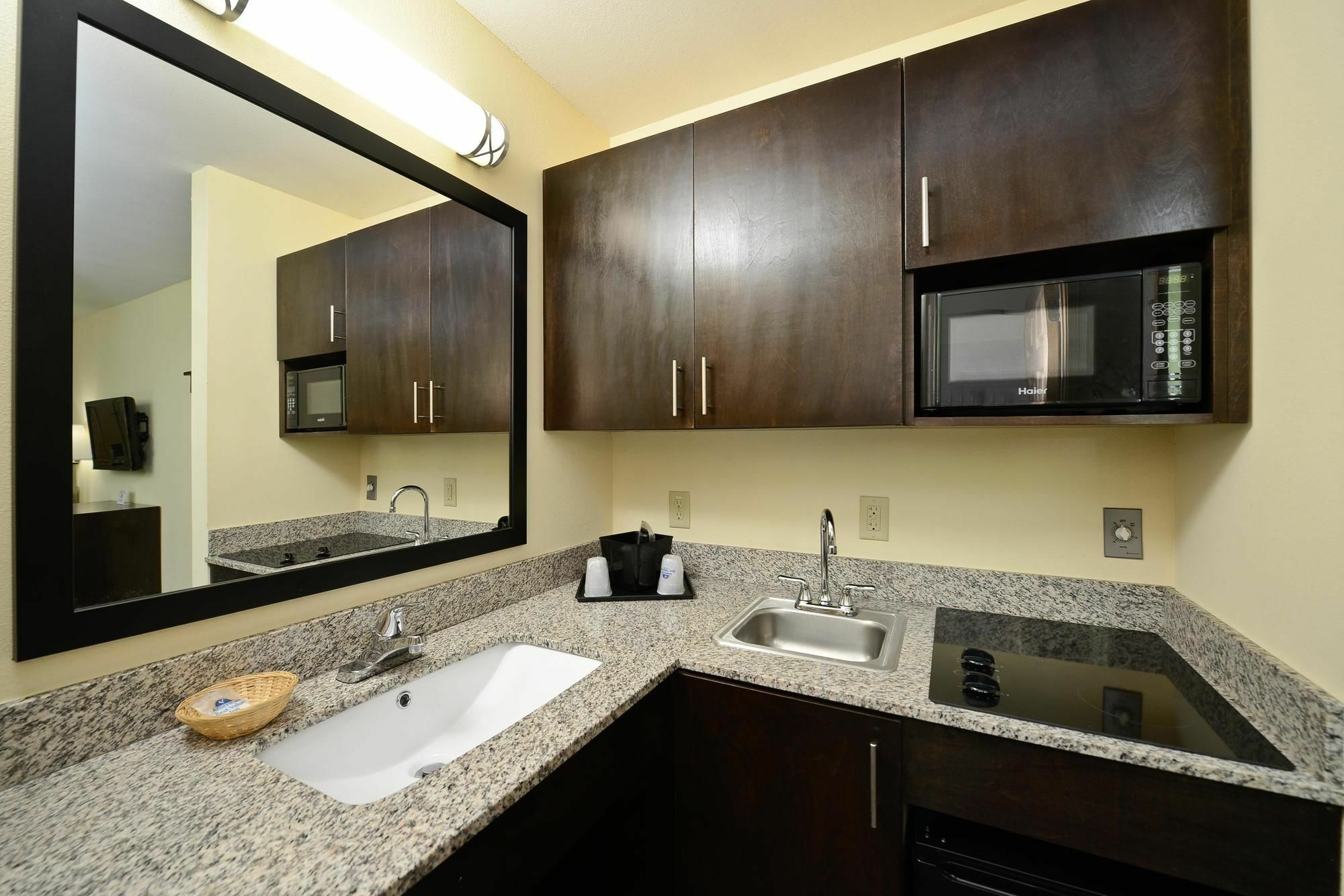 Americas Best Value Inn Lake Charles Interstate 210 Habitación foto